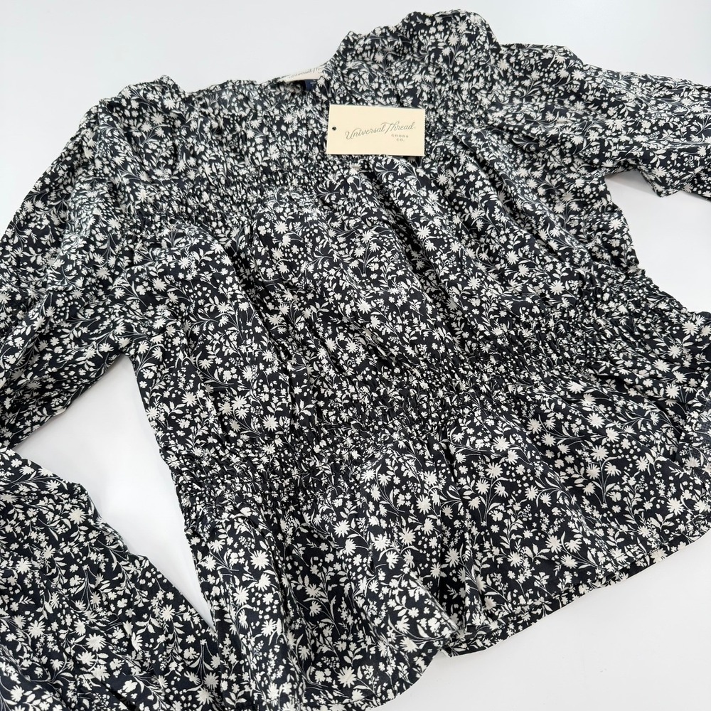Universal Thread Floral Smocked Peplum Top Modern Women Size Small Black White